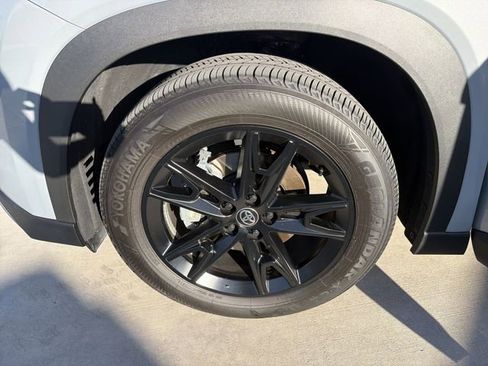 Certified 2025 Toyota Grand Highlander AWD Hybrid image 32