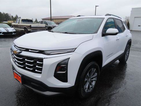 Used 2025 Chevrolet Equinox LT AWD/4WD image 3