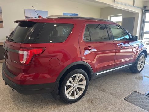 Used 2019 Ford Explorer XLT w/ Equipment Group 202A image 5