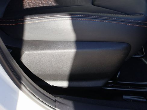 Used 2023 Subaru Crosstrek 2.5i Limited w/ Moonroof Package image 11