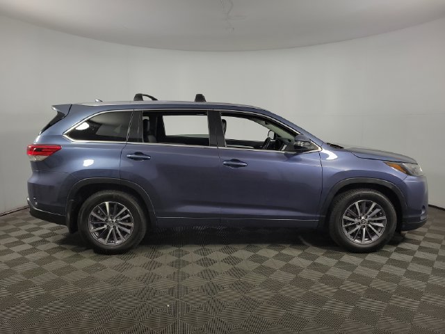 Used 2017 Toyota Highlander XLE AWD/4WD image 13