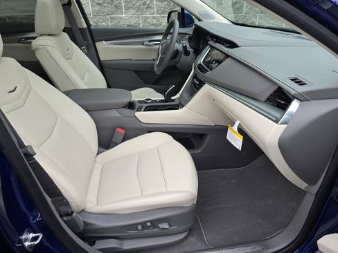 New 2025 Cadillac XT5 Premium Luxury image 18