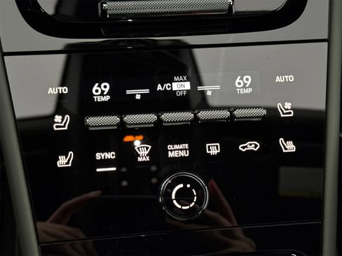 Used 2025 Porsche Cayenne Coupe image 25