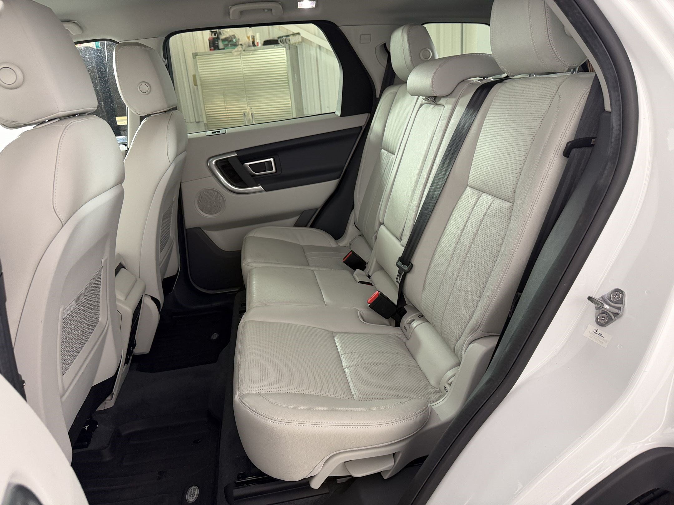Used 2019 Land Rover Discovery Sport SE AWD/4WD image 23