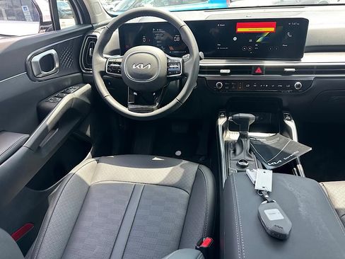 New 2025 Kia Sorento S image 18