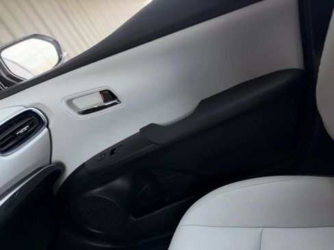 Used 2019 Toyota Prius Limited w/ Carpet Mat Package FWD image 36