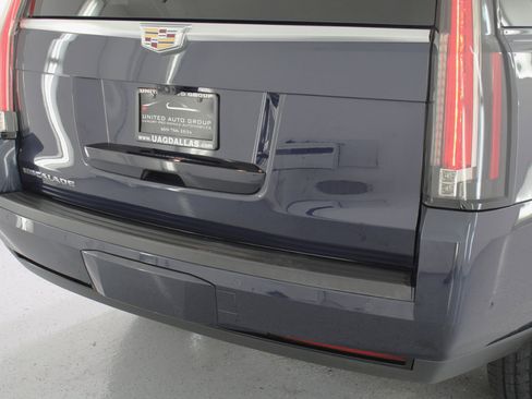 Used 2018 Cadillac Escalade Luxury image 23