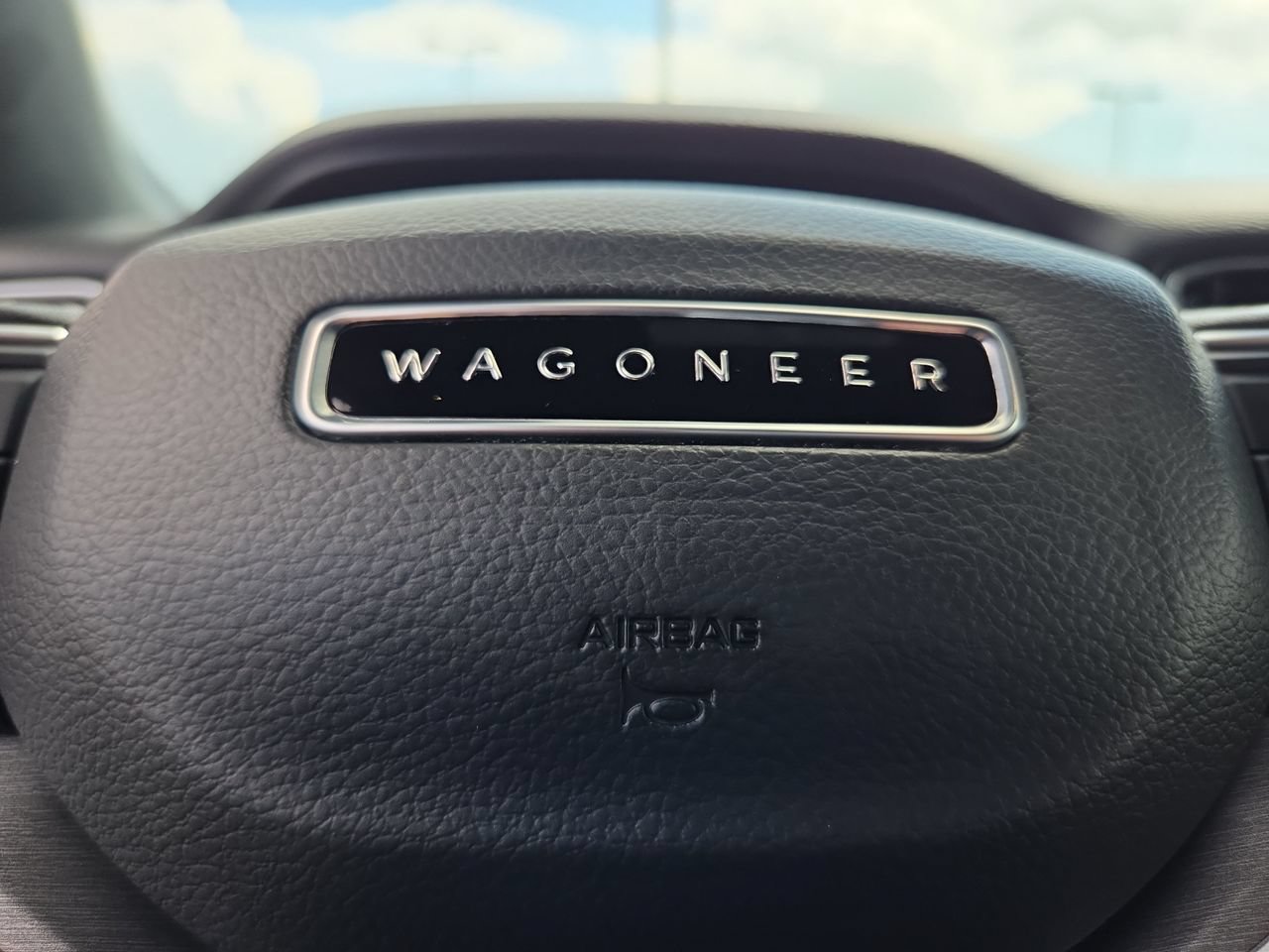 Used 2025 Jeep Wagoneer 4WD image 23