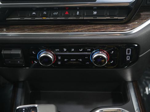 Used 2024 GMC Sierra 1500 Elevation image 16