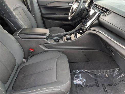 Used 2023 Jeep Grand Cherokee Laredo image 20