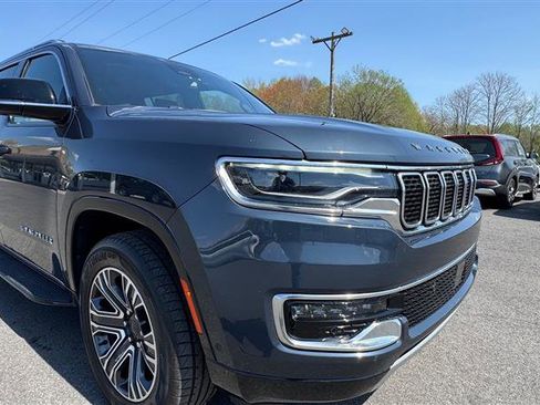 Used 2024 Jeep Wagoneer L Series II w/ Flexible Seating Group image 23