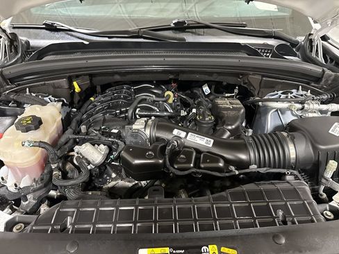 Used 2024 Jeep Grand Cherokee Laredo w/ Luxury Tech Group I AWD/4WD image 24