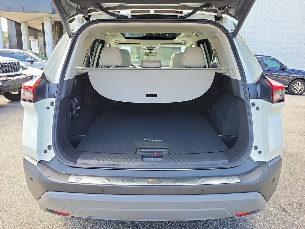 Used 2023 Nissan Rogue SV w/ SV Premium B Package FWD image 10