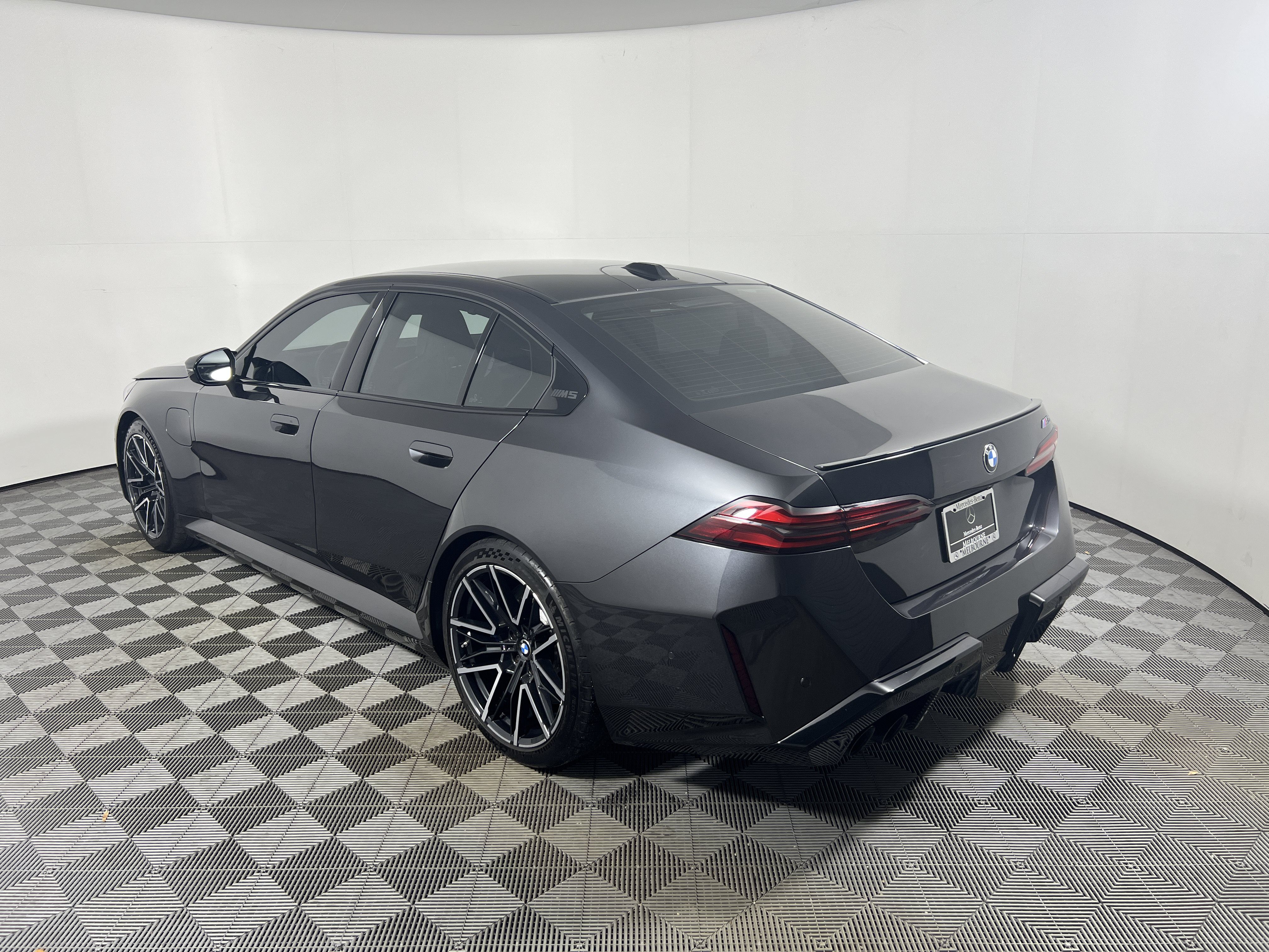 Used 2025 BMW M5 w/ Executive Package AWD/4WD image 3