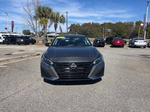 Used 2024 Nissan Altima 2.5 SV image 2