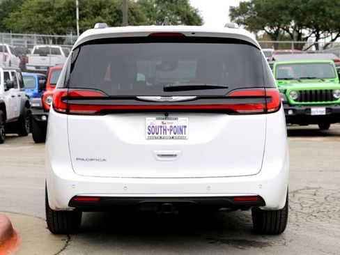 New 2026 Chrysler Pacifica Pinnacle w/ Trailer Tow Group image 6