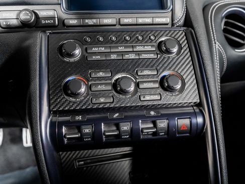 Used 2015 Nissan GT-R Black Edition image 33