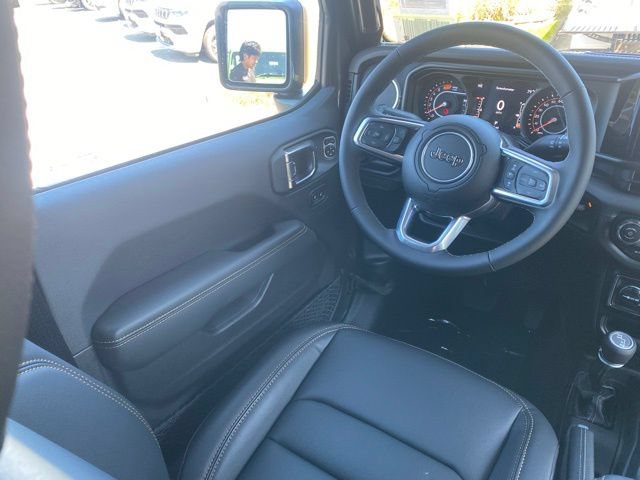 New 2025 Jeep Wrangler Unlimited Sahara AWD/4WD image 34