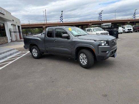 Used 2022 Nissan Frontier SV w/ Technology Package AWD/4WD image 11