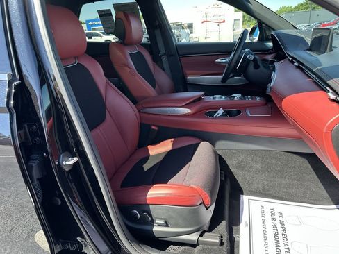 Used 2025 Genesis GV70 2.5T w/ Sport Prestige Package AWD/4WD image 31