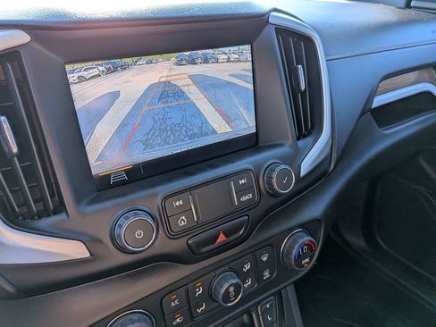 Used 2021 GMC Terrain SLE w/ Driver Convenience Package FWD image 18