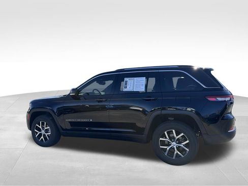 Used 2023 Jeep Grand Cherokee Limited image 8