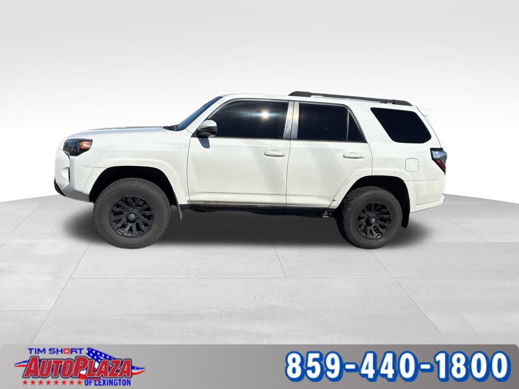 Used 2018 Toyota 4Runner SR5 AWD/4WD image 2