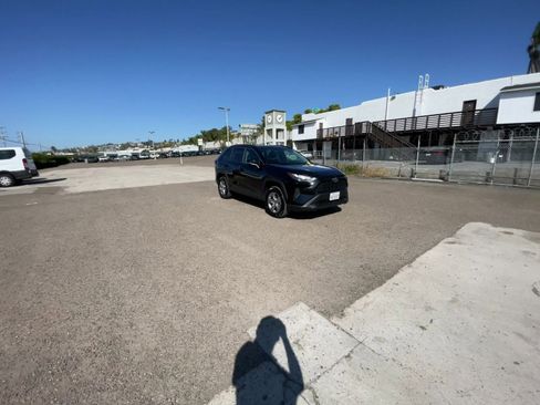 Used 2025 Toyota RAV4 XLE image 16