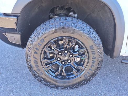 Used 2023 Chevrolet Silverado 1500 ZR2 w/ Technology Package image 9