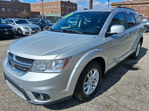 Used 2014 Dodge Journey SXT w/ Flexible Seating Group image 4