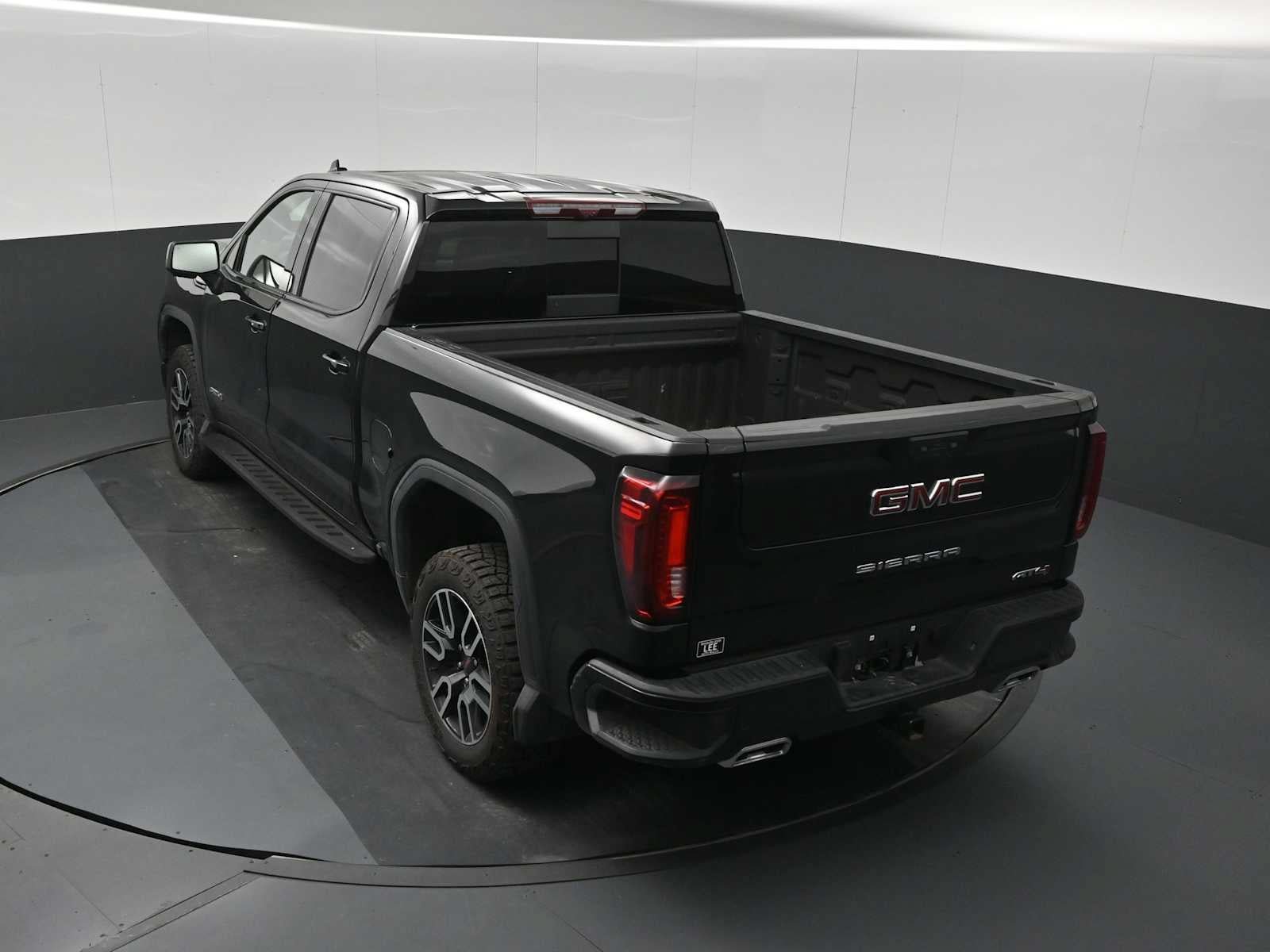 Used 2025 GMC Sierra 1500 AT4 w/ AT4 Premium Package AWD/4WD image 14