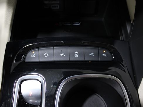 Used 2023 Buick Envision Avenir image 24