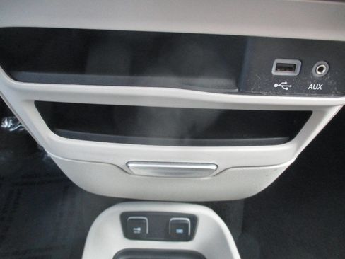 Used 2017 Chrysler Pacifica Touring-L image 28