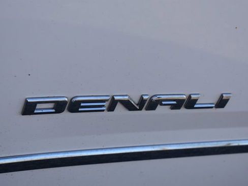 Used 2017 GMC Yukon Denali w/ Open Road Package AWD/4WD image 15