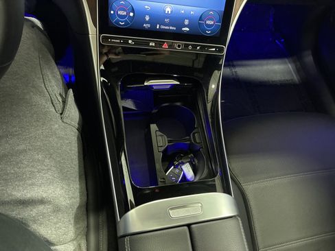 Used 2025 Mercedes-Benz C 300 4MATIC Sedan image 17