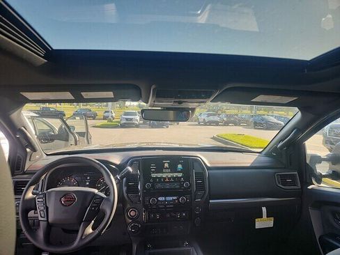 New 2023 Nissan Titan PRO-4X w/ Pro-4x Convenience Package image 6