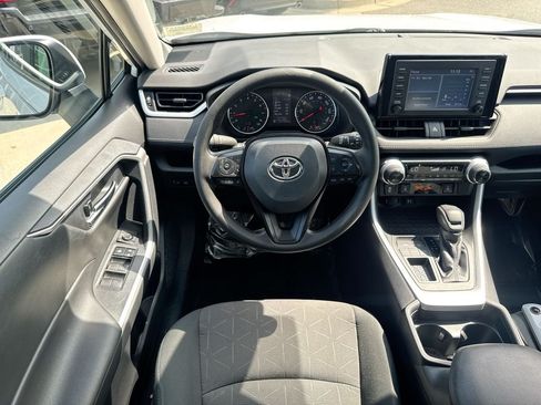 Used 2019 Toyota RAV4 XLE w/ Convenience Package FWD image 11