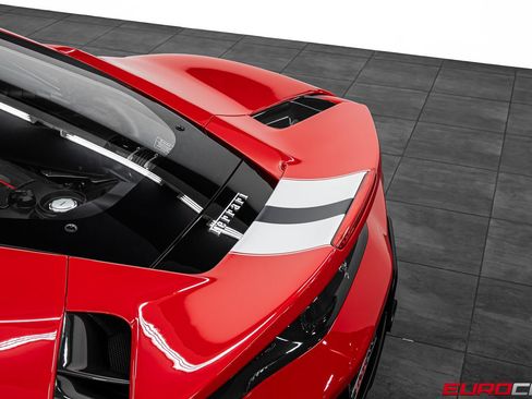 Used 2019 Ferrari 488 Pista Coupe RWD image 22