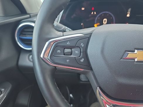 Used 2025 Chevrolet Trax LT w/ LT Convenience Package FWD image 13