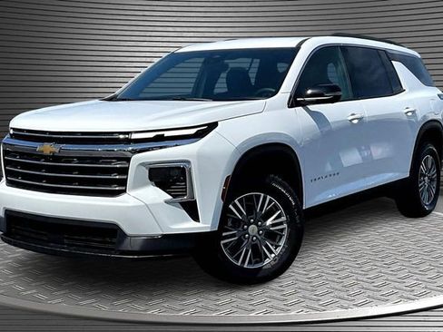 New 2025 Chevrolet Traverse LT w/ Driver Confidence Package FWD image 1