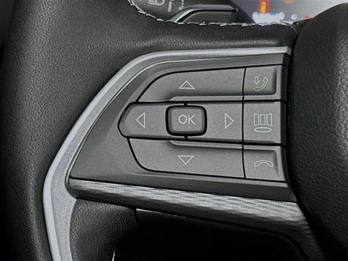 New 2025 Jeep Grand Cherokee L Altitude image 28