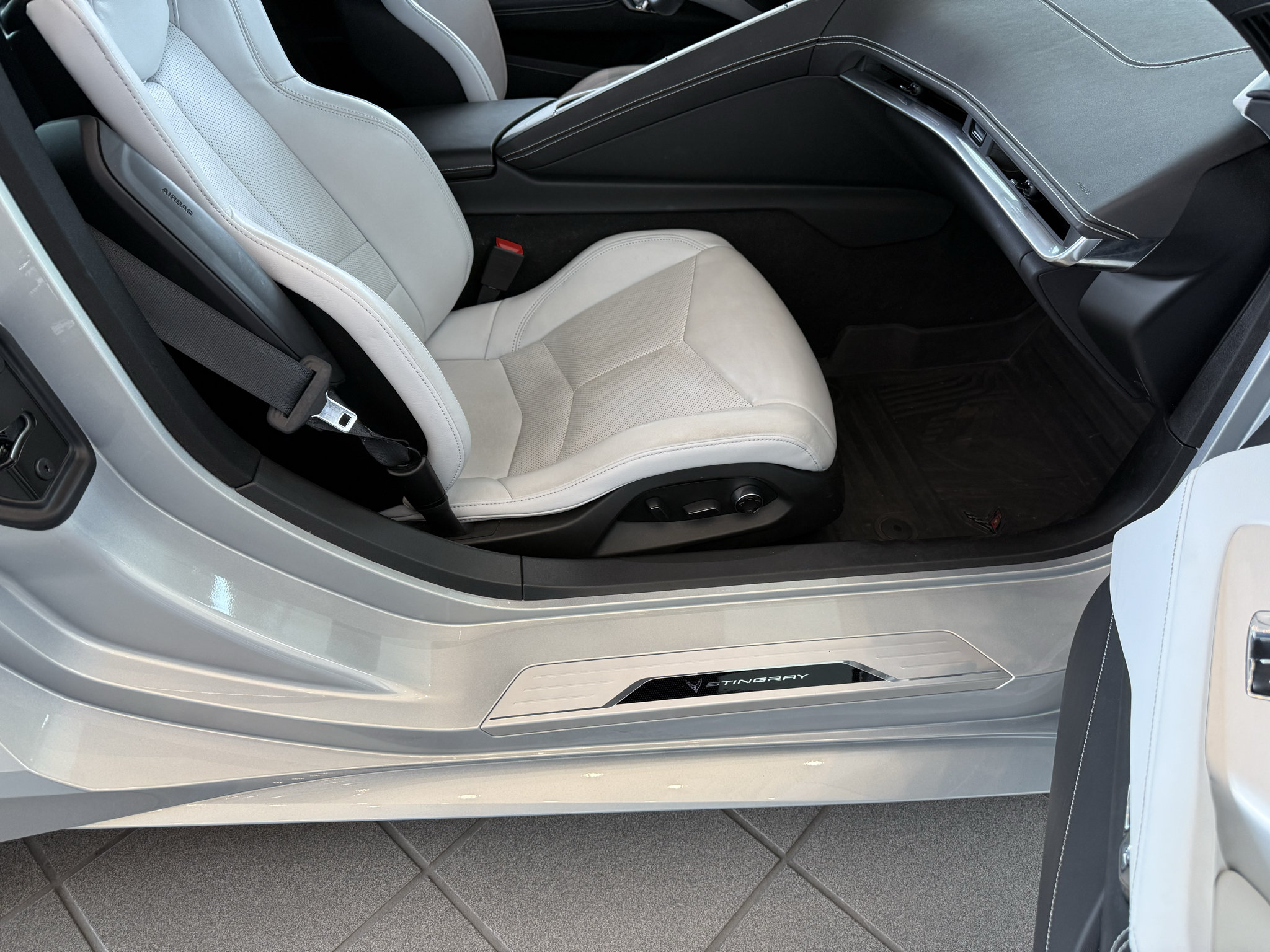 Used 2021 Chevrolet Corvette Stingray Preferred Cpe w/ Z51 Performance Package RWD image 22