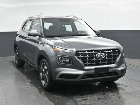 Used 2025 Hyundai Venue SEL FWD image 5