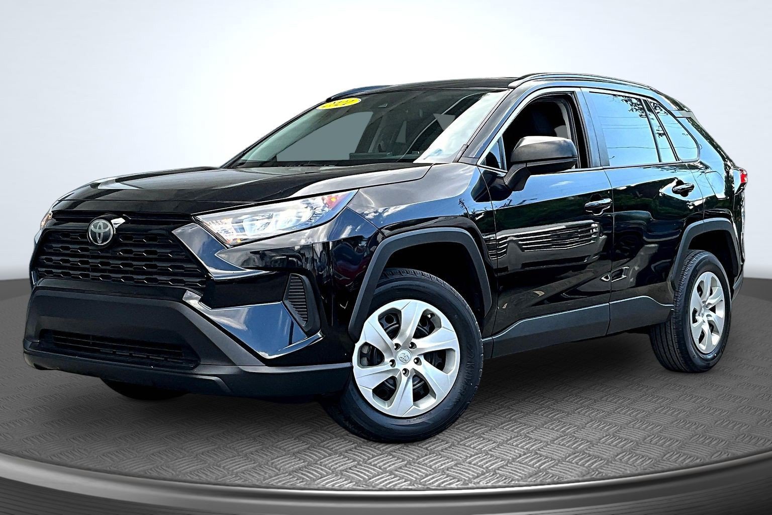 Used 2021 Toyota RAV4 LE FWD image 1