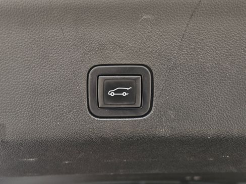 Used 2022 Chevrolet Tahoe Z71 w/ Luxury Package image 10