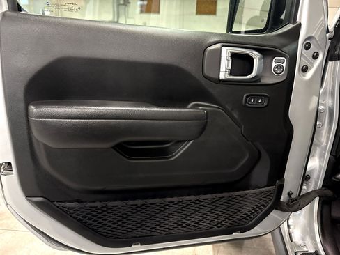 Used 2022 Jeep Gladiator Sport image 23