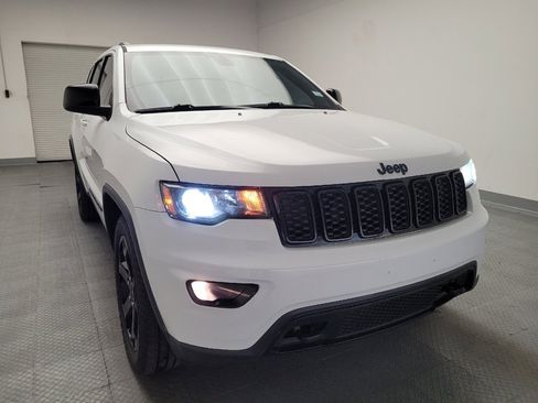 Used 2019 Jeep Grand Cherokee Laredo image 14