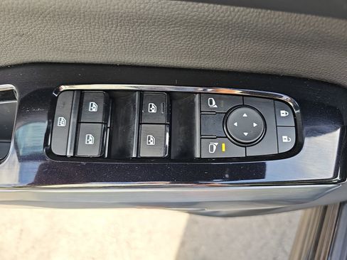 Used 2022 Nissan Pathfinder SL w/ SL Premium Package image 30