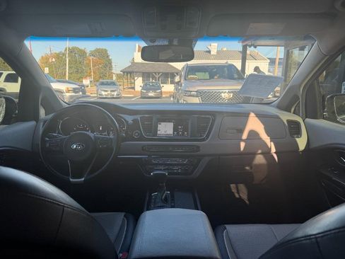 Used 2018 Kia Sedona SX Limited image 14
