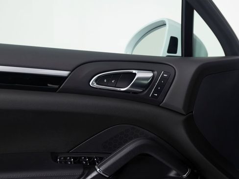 Certified 2017 Porsche Cayenne AWD/4WD image 22